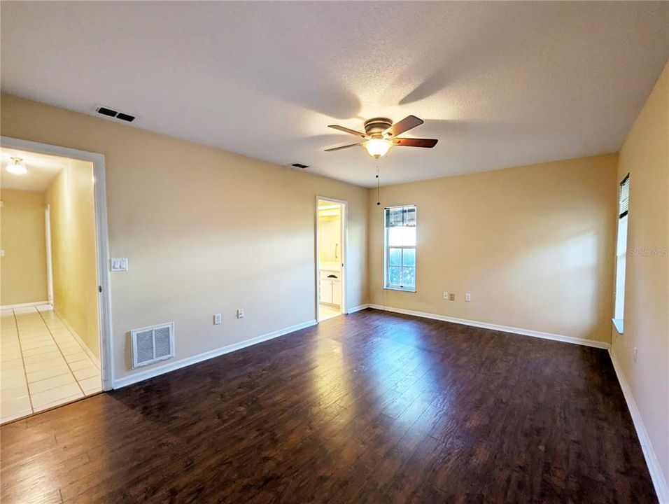 En Venta: $305,000 (3 camas, 2 baños, 2536 Pies cuadrados)