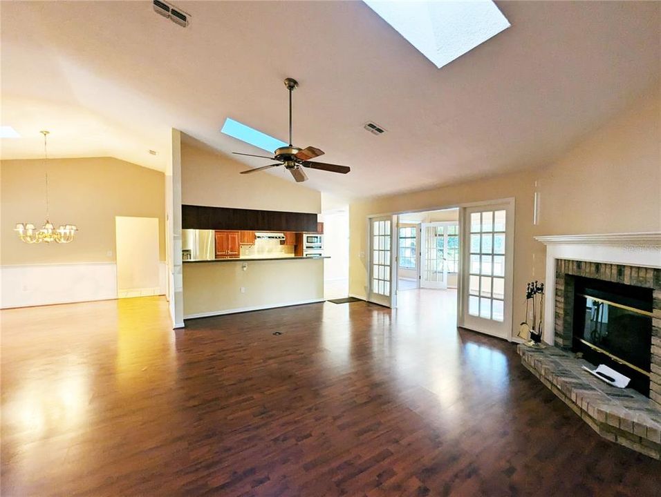 En Venta: $305,000 (3 camas, 2 baños, 2536 Pies cuadrados)