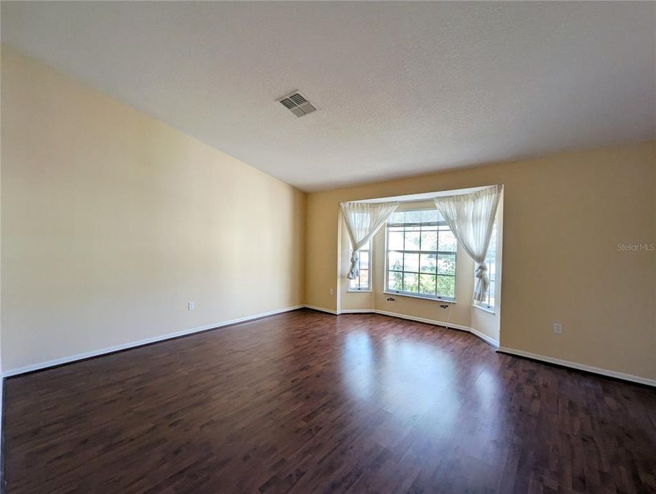 En Venta: $305,000 (3 camas, 2 baños, 2536 Pies cuadrados)