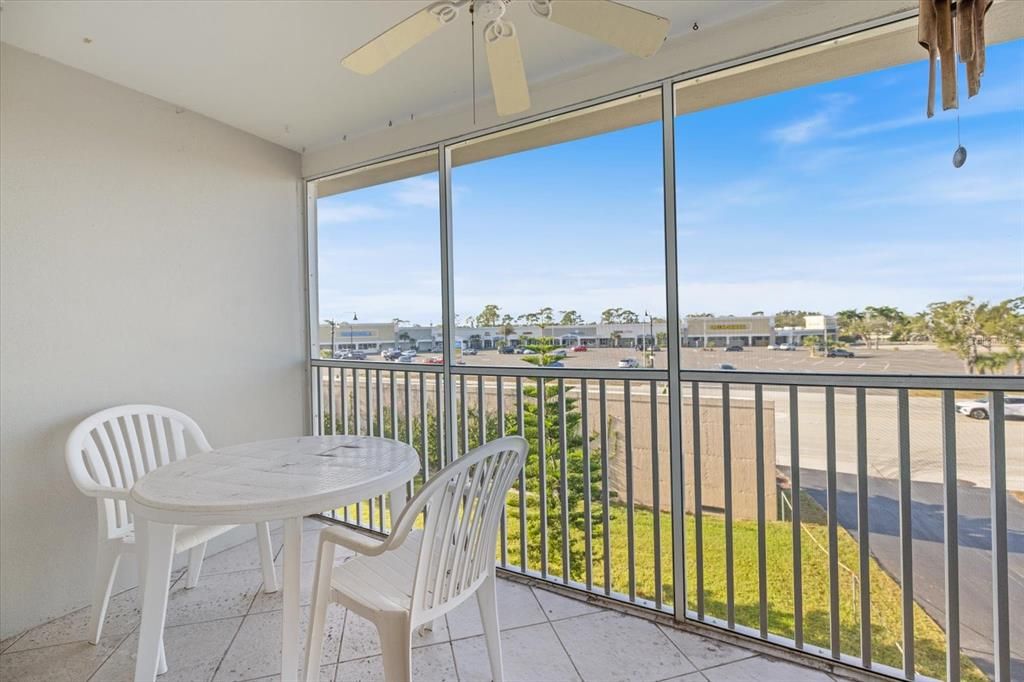 На продажу: $210,000 (2 спален, 2 ванн, 975 Квадратных фут)