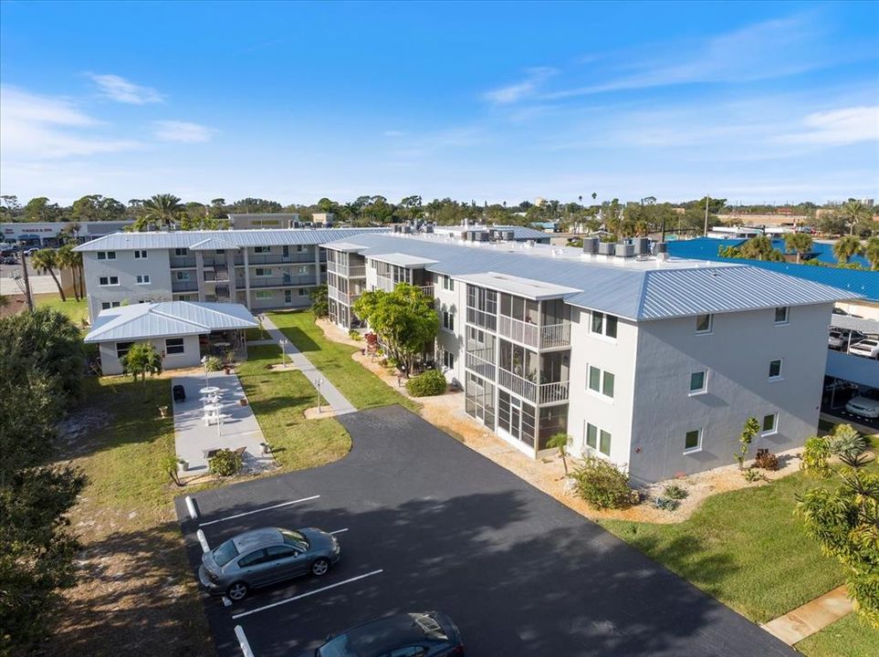 На продажу: $210,000 (2 спален, 2 ванн, 975 Квадратных фут)