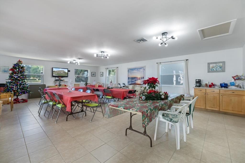 На продажу: $210,000 (2 спален, 2 ванн, 975 Квадратных фут)