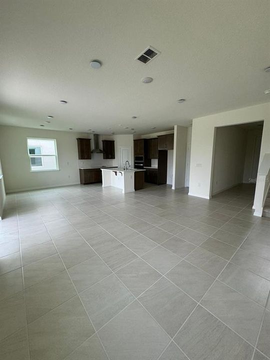 For Rent: $2,950 (4 beds, 2 baths, 1985 Square Feet)