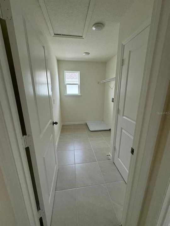 For Rent: $2,950 (4 beds, 2 baths, 1985 Square Feet)