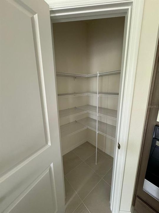 For Rent: $2,950 (4 beds, 2 baths, 1985 Square Feet)