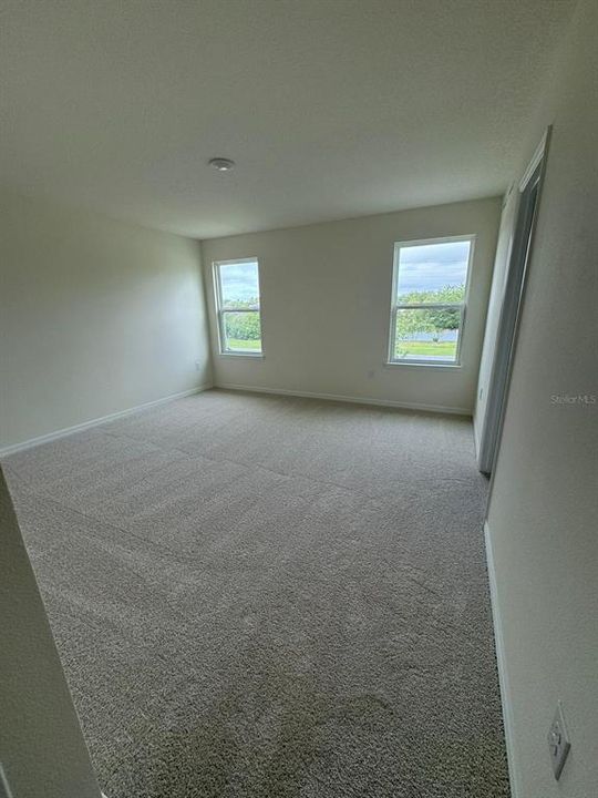 For Rent: $2,950 (4 beds, 2 baths, 1985 Square Feet)