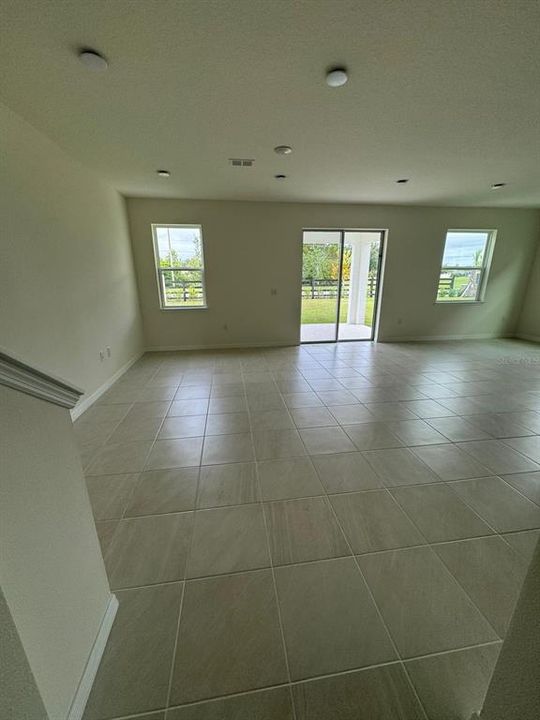 For Rent: $2,950 (4 beds, 2 baths, 1985 Square Feet)