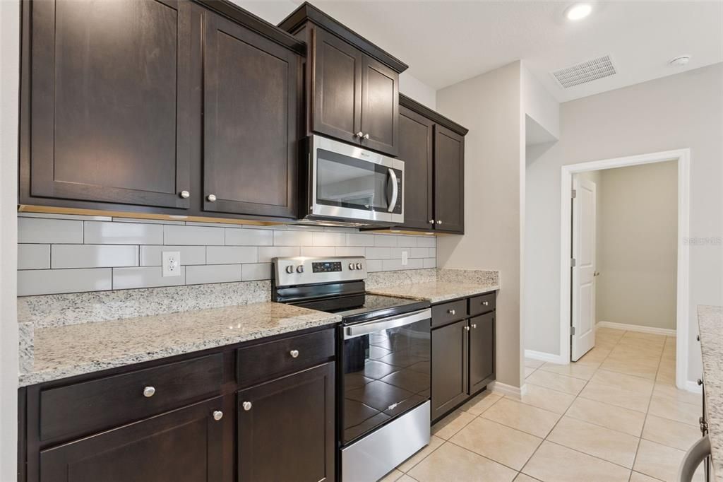 For Sale: $305,000 (3 beds, 2 baths, 1810 Square Feet)