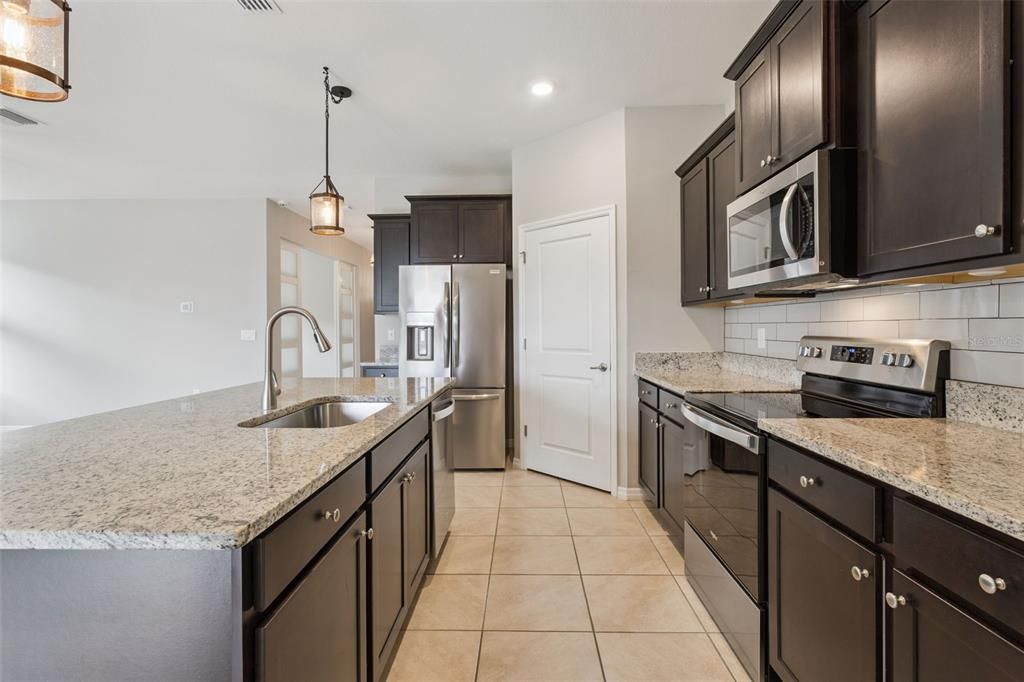 For Sale: $305,000 (3 beds, 2 baths, 1810 Square Feet)