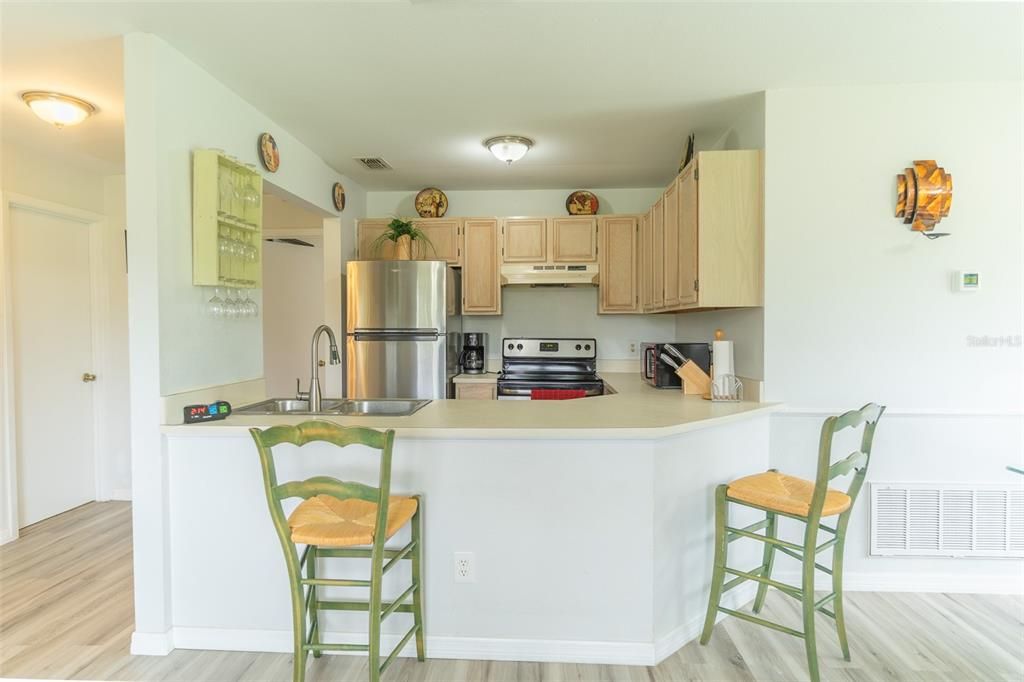 For Sale: $189,500 (2 beds, 2 baths, 930 Square Feet)