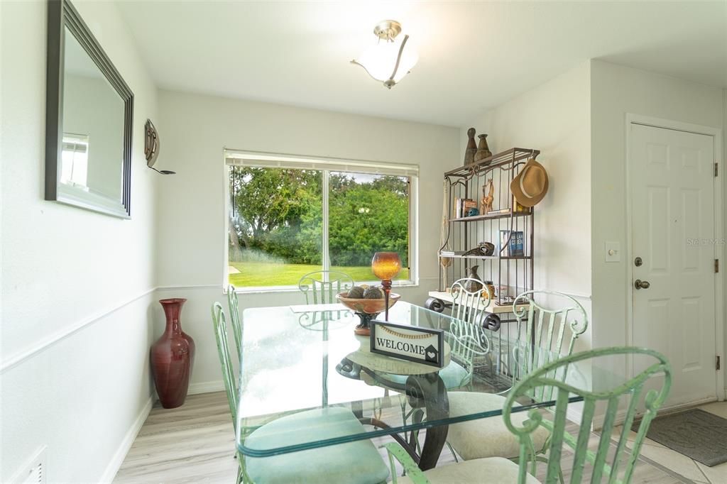 For Sale: $189,500 (2 beds, 2 baths, 930 Square Feet)