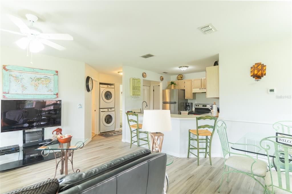 For Sale: $189,500 (2 beds, 2 baths, 930 Square Feet)