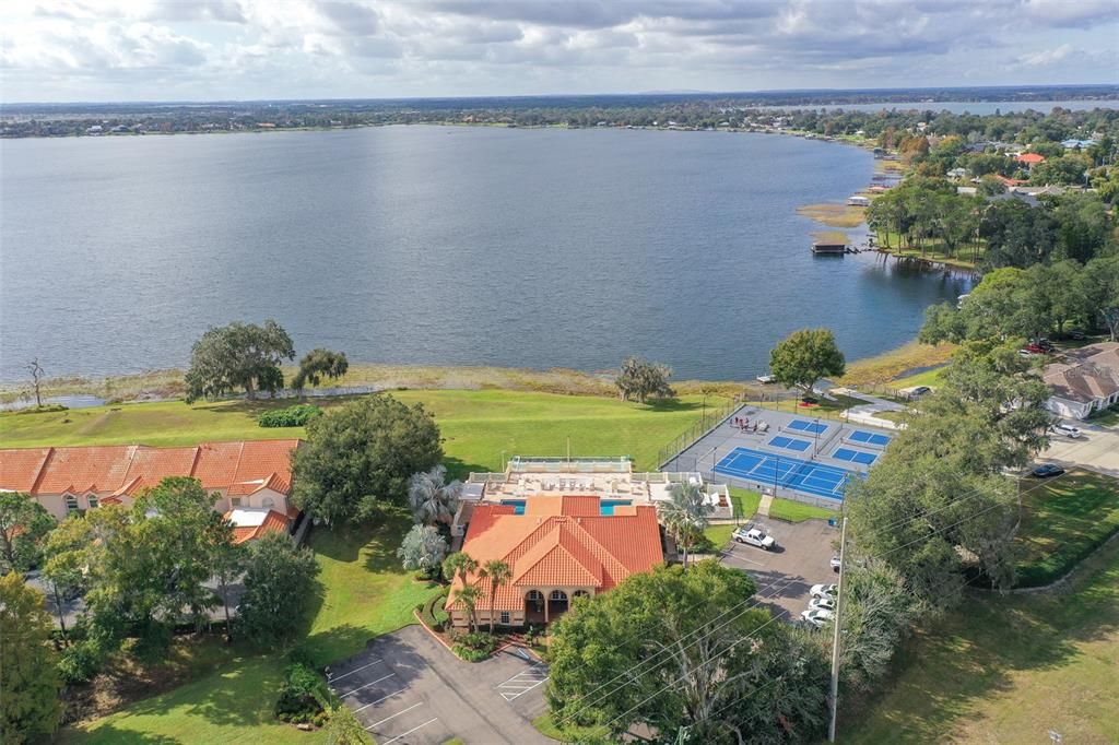 For Sale: $189,500 (2 beds, 2 baths, 930 Square Feet)