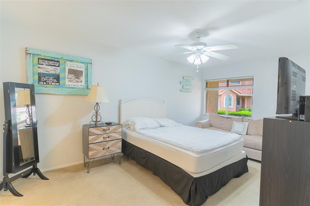 For Sale: $189,500 (2 beds, 2 baths, 930 Square Feet)