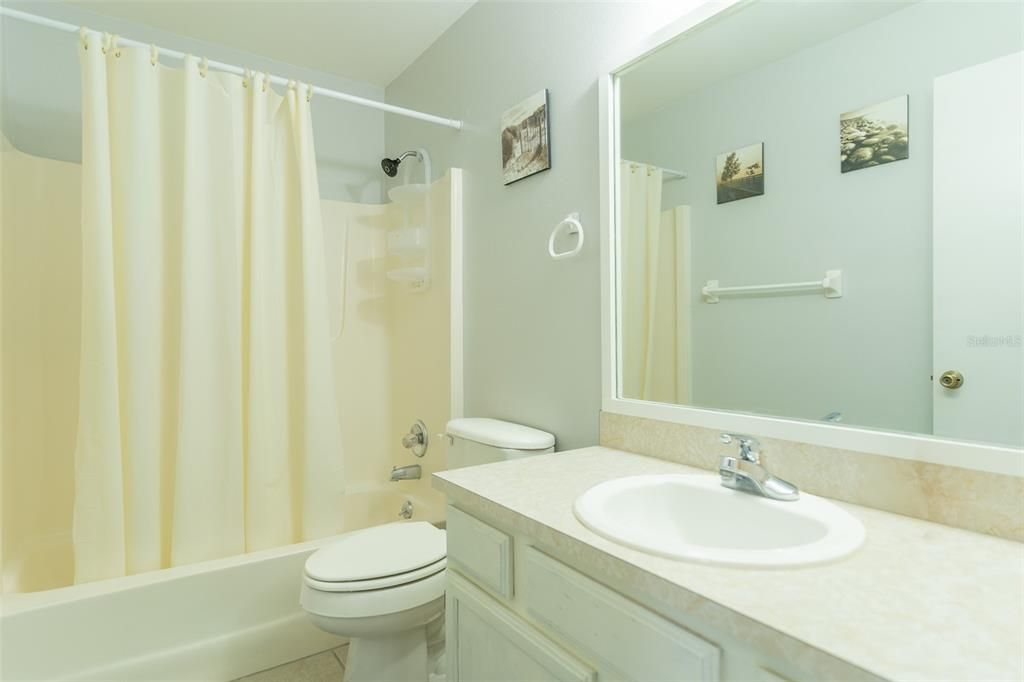 For Sale: $189,500 (2 beds, 2 baths, 930 Square Feet)