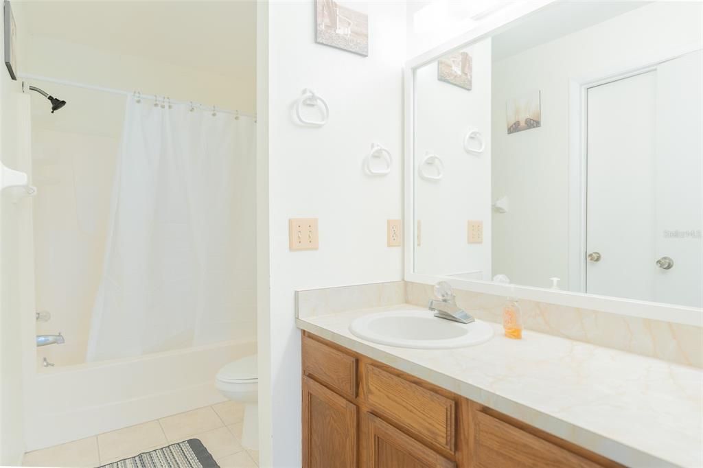 For Sale: $189,500 (2 beds, 2 baths, 930 Square Feet)