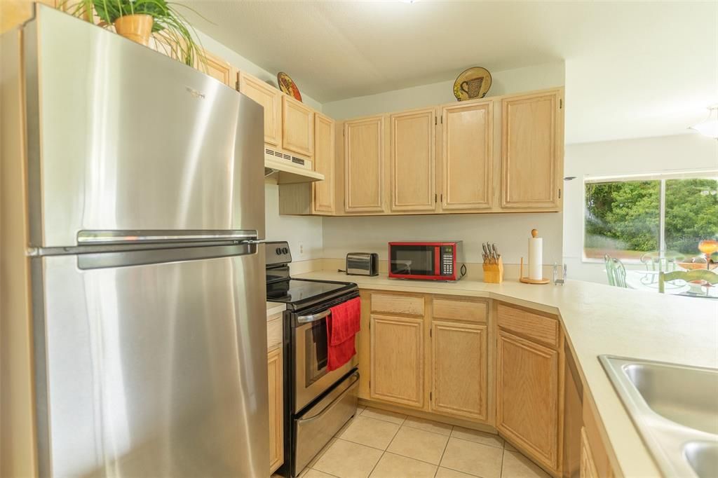For Sale: $189,500 (2 beds, 2 baths, 930 Square Feet)