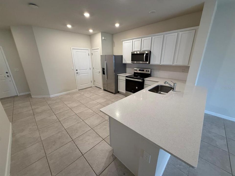 В аренду: $1,950 (3 спален, 2 ванн, 1699 Квадратных фут)