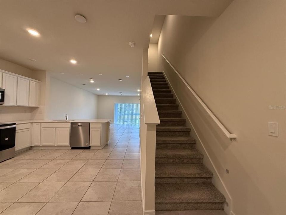 В аренду: $1,950 (3 спален, 2 ванн, 1699 Квадратных фут)