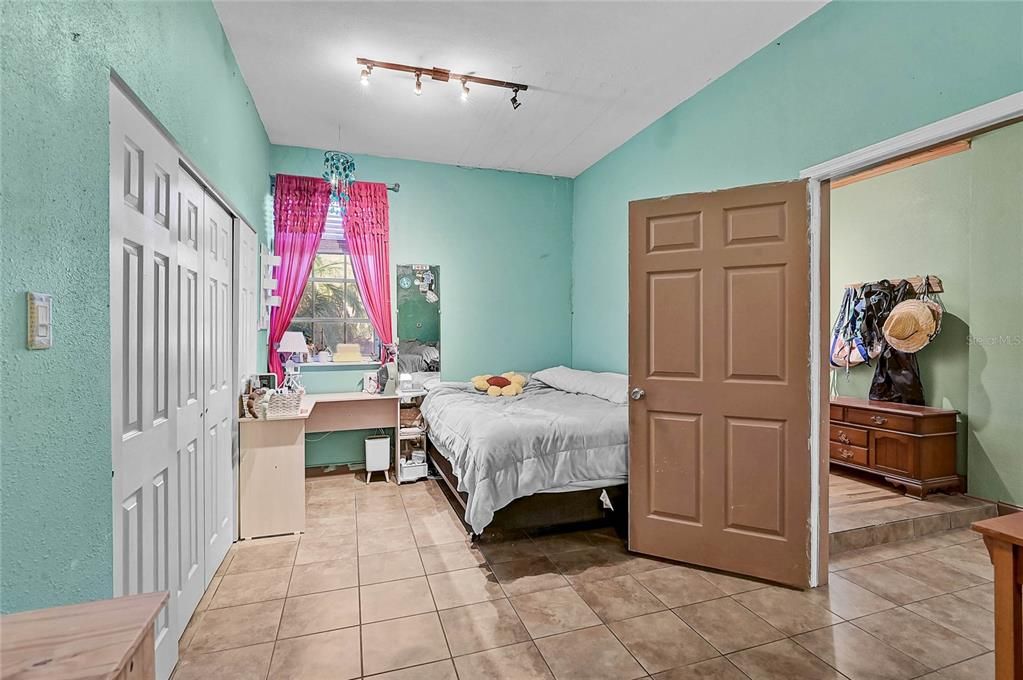 For Sale: $990,000 (3 beds, 3 baths, 2583 Square Feet)