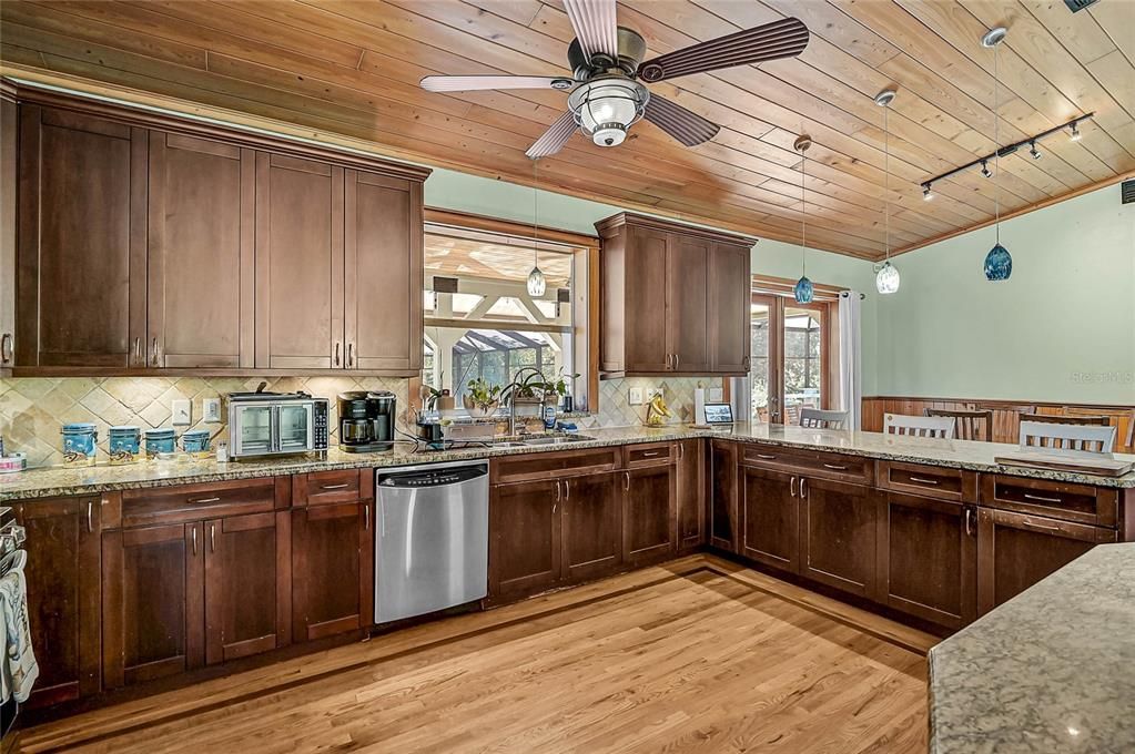 For Sale: $990,000 (3 beds, 3 baths, 2583 Square Feet)