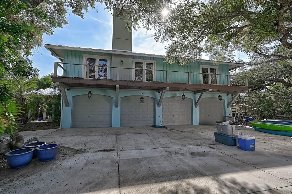 For Sale: $990,000 (3 beds, 3 baths, 2583 Square Feet)