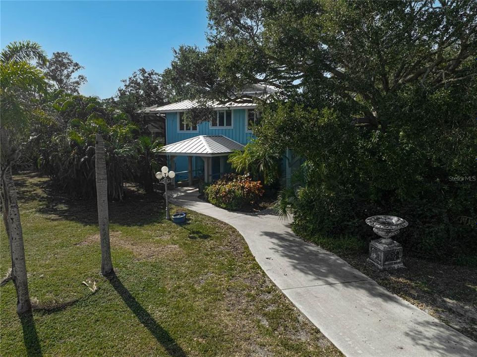 For Sale: $990,000 (3 beds, 3 baths, 2583 Square Feet)