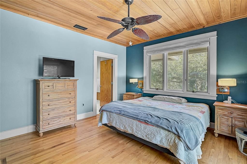 For Sale: $990,000 (3 beds, 3 baths, 2583 Square Feet)