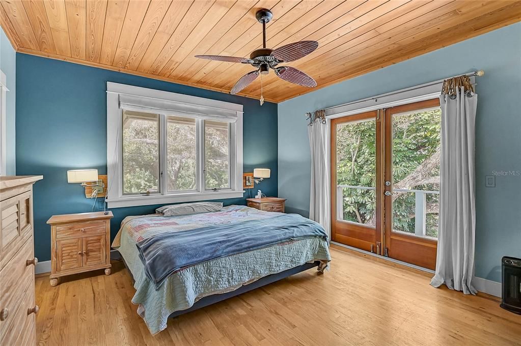 For Sale: $990,000 (3 beds, 3 baths, 2583 Square Feet)