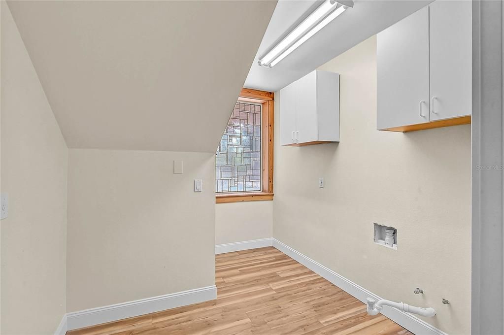 For Sale: $990,000 (3 beds, 3 baths, 2583 Square Feet)