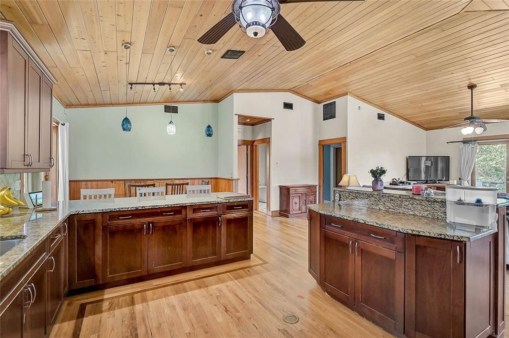 For Sale: $990,000 (3 beds, 3 baths, 2583 Square Feet)