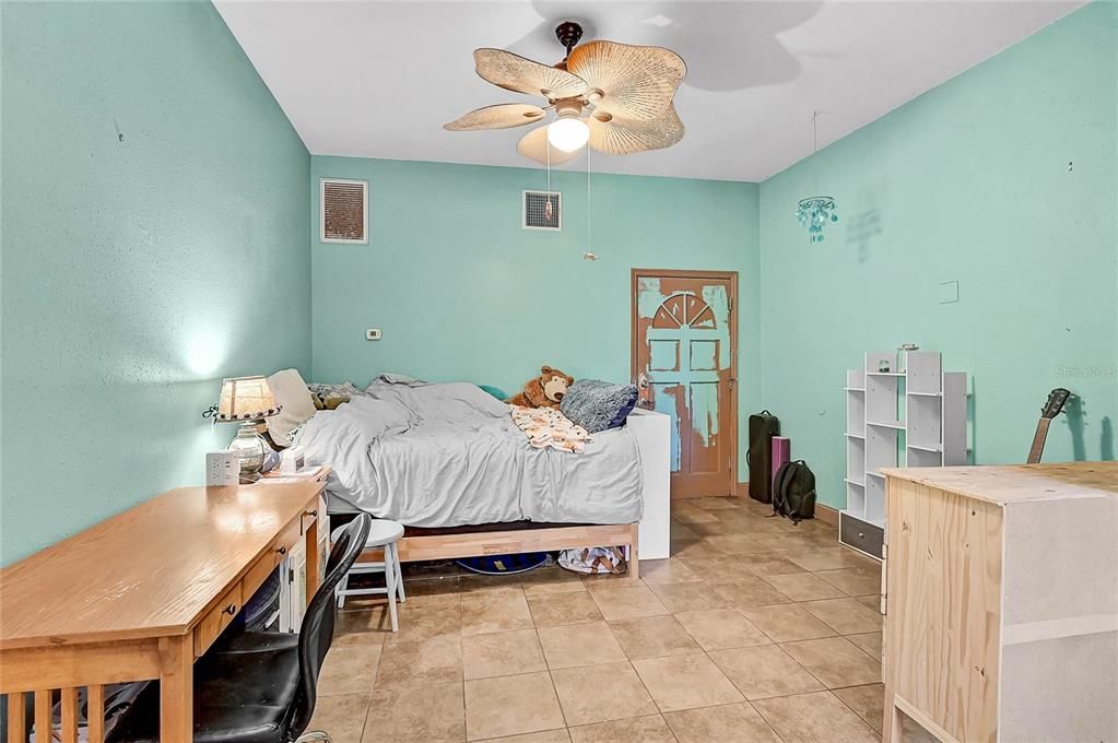 For Sale: $990,000 (3 beds, 3 baths, 2583 Square Feet)