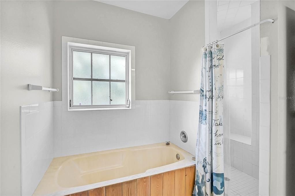 For Sale: $990,000 (3 beds, 3 baths, 2583 Square Feet)