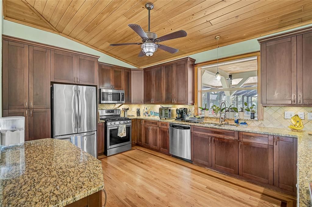 For Sale: $990,000 (3 beds, 3 baths, 2583 Square Feet)