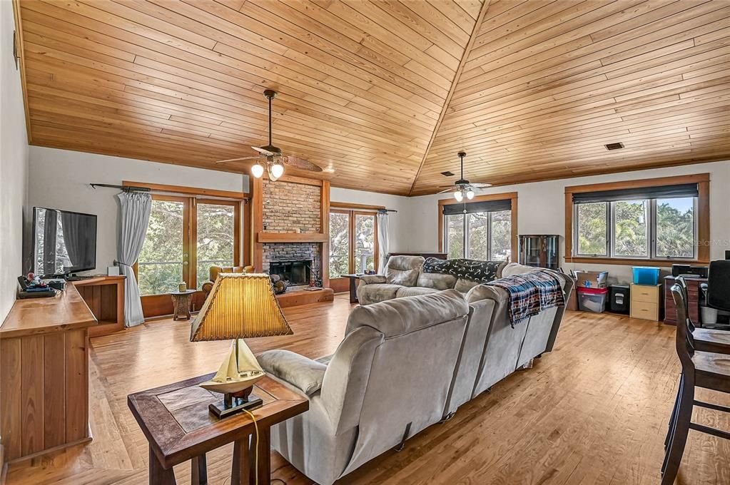 For Sale: $990,000 (3 beds, 3 baths, 2583 Square Feet)