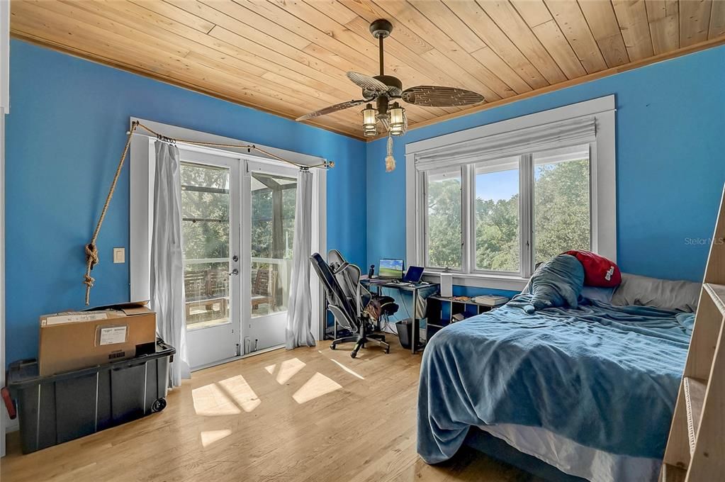 For Sale: $990,000 (3 beds, 3 baths, 2583 Square Feet)