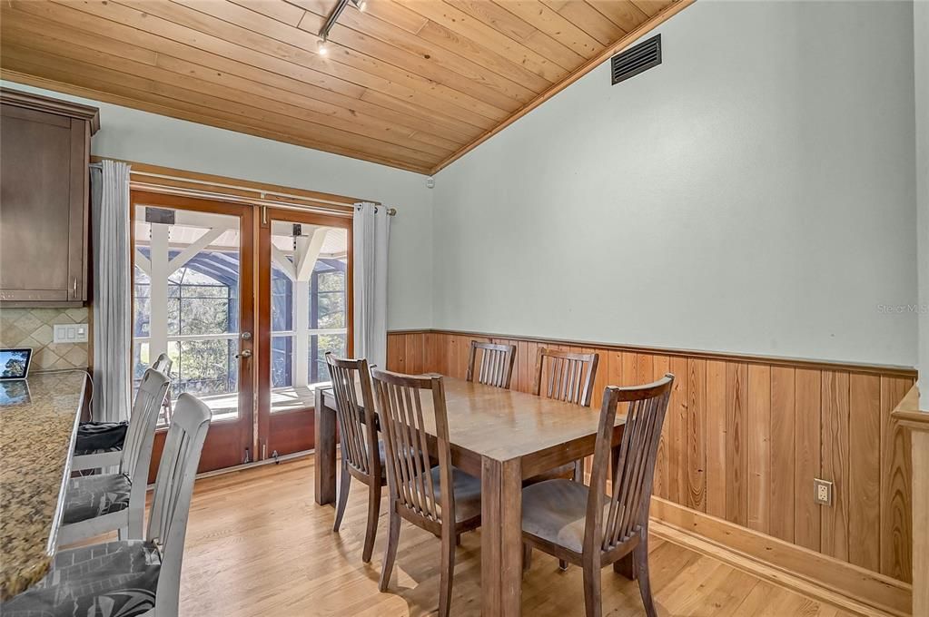 For Sale: $990,000 (3 beds, 3 baths, 2583 Square Feet)