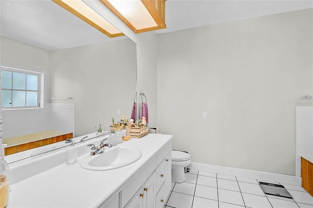 For Sale: $990,000 (3 beds, 3 baths, 2583 Square Feet)