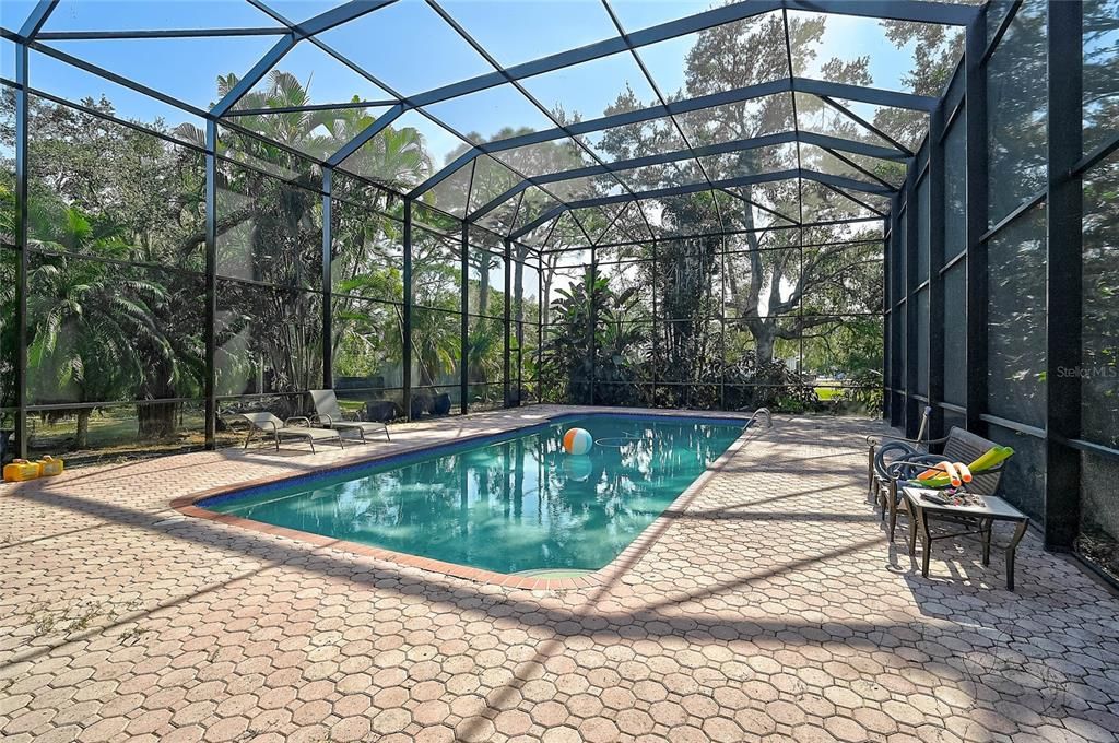 For Sale: $990,000 (3 beds, 3 baths, 2583 Square Feet)