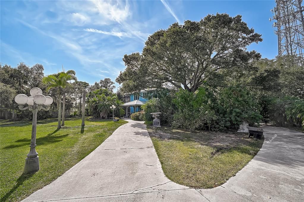 For Sale: $990,000 (3 beds, 3 baths, 2583 Square Feet)