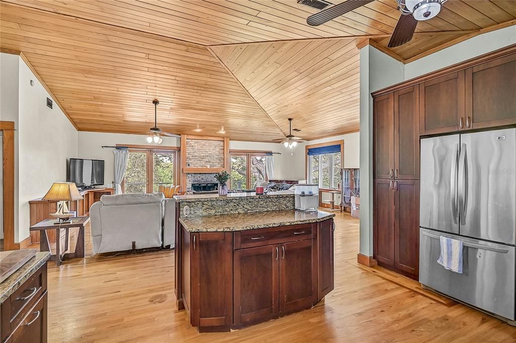 For Sale: $990,000 (3 beds, 3 baths, 2583 Square Feet)