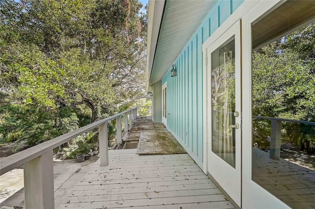 For Sale: $990,000 (3 beds, 3 baths, 2583 Square Feet)