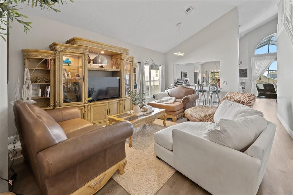 На продажу: $639,900 (6 спален, 4 ванн, 2707 Квадратных фут)