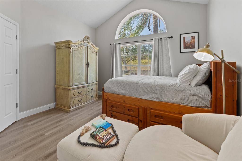 На продажу: $639,900 (6 спален, 4 ванн, 2707 Квадратных фут)