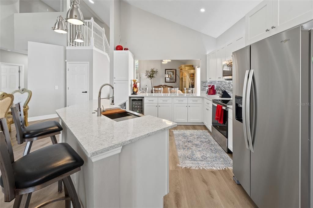 На продажу: $639,900 (6 спален, 4 ванн, 2707 Квадратных фут)