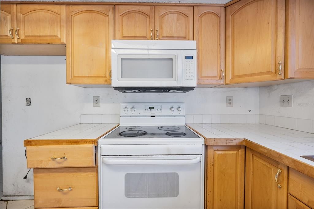 На продажу: $339,999 (3 спален, 2 ванн, 1711 Квадратных фут)