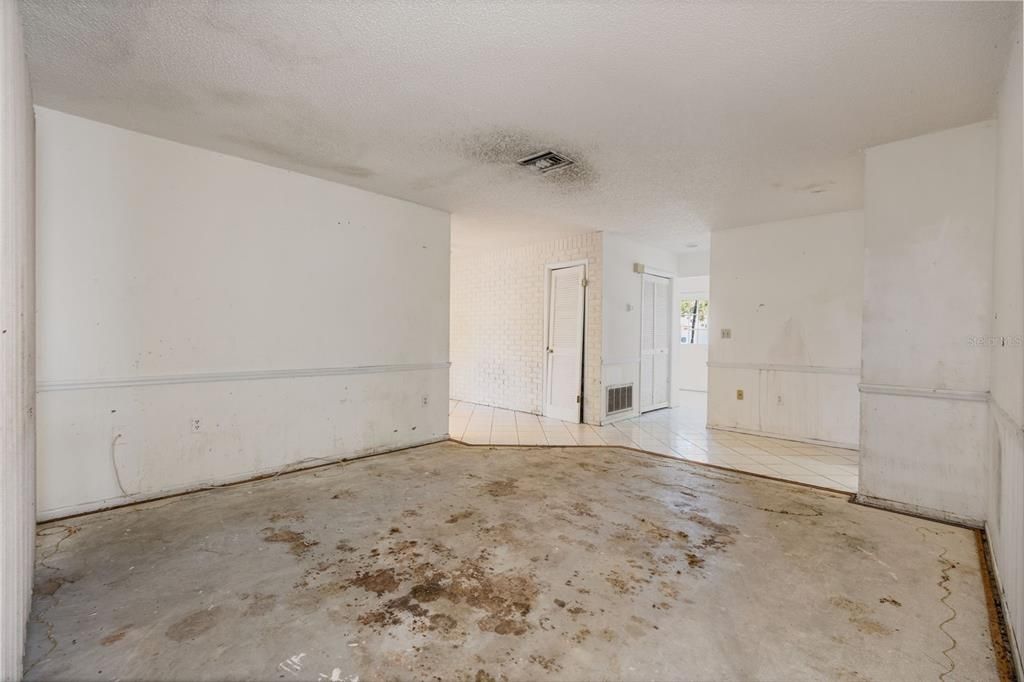 На продажу: $339,999 (3 спален, 2 ванн, 1711 Квадратных фут)