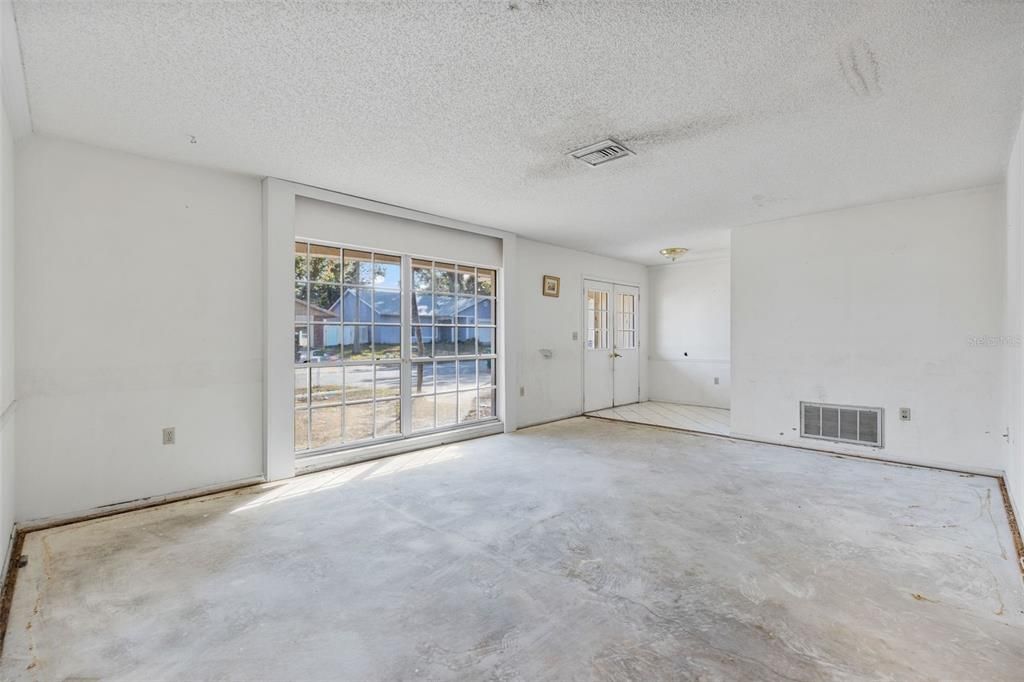 На продажу: $339,999 (3 спален, 2 ванн, 1711 Квадратных фут)