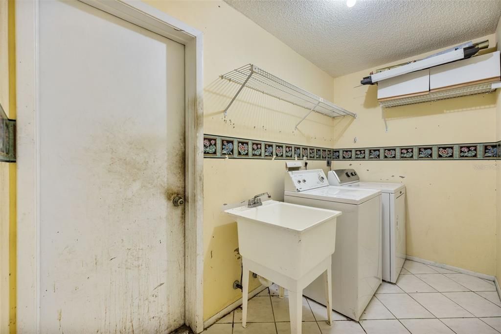 На продажу: $339,999 (3 спален, 2 ванн, 1711 Квадратных фут)