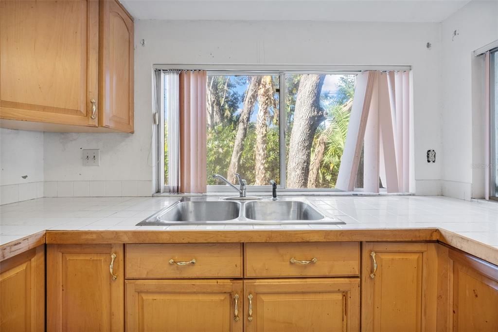 На продажу: $339,999 (3 спален, 2 ванн, 1711 Квадратных фут)